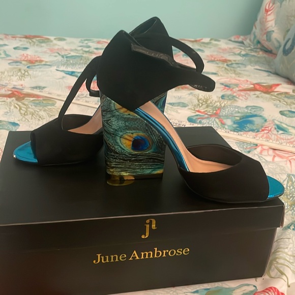 June Ambrose black with peacock pattern 4 inch heels - Picture 1 of 8